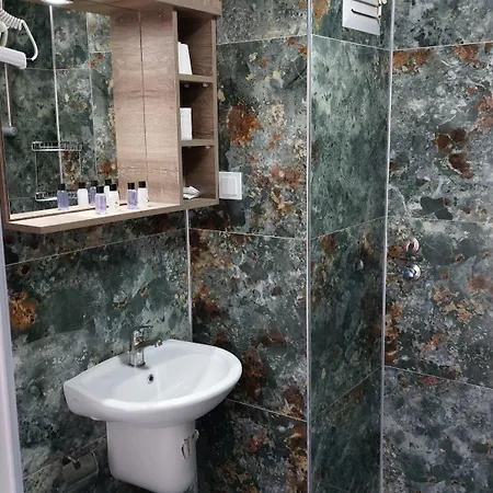 לינה וארוחת בוקר Kutberk קמר